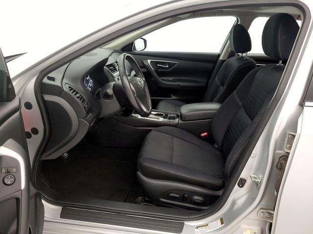 Photo of 2018 Silver Nissan Altima