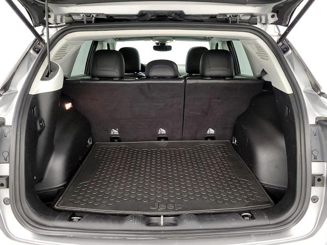 Photo of 2017 Silver Jeep Compass