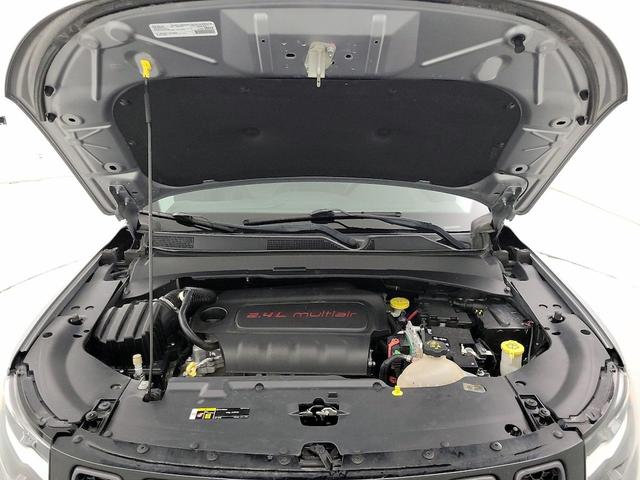 Photo of 2017 Silver Jeep Compass