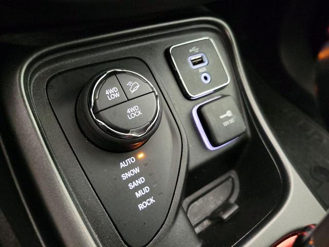 Photo of 2017 Silver Jeep Compass
