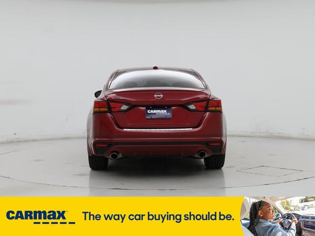 Photo of 2023 Red Nissan Altima