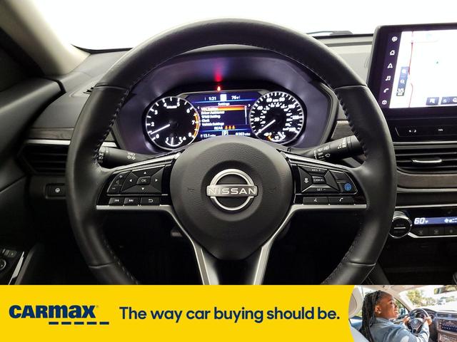 Photo of 2023 Red Nissan Altima