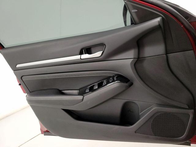 Photo of 2023 Red Nissan Altima