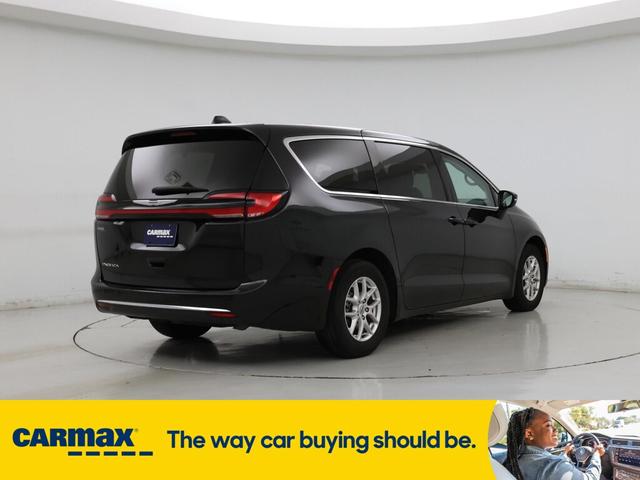 Photo of 2023 Black Chrysler Pacifica
