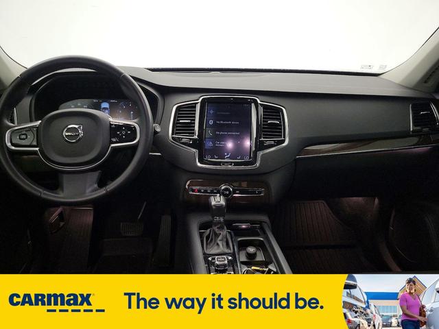 Photo of 2016 White Volvo XC90