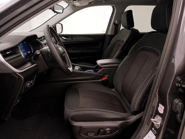 Photo of 2023 Gray Jeep Grand Cherokee L