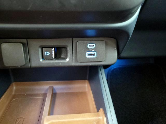 Photo of 2022 Orange Ford Maverick
