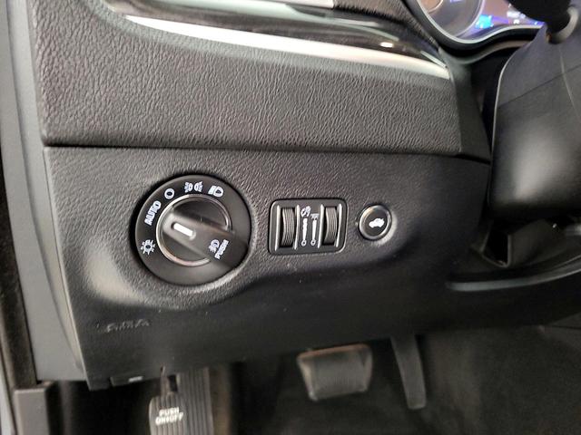 Photo of 2016 Blue Chrysler 300