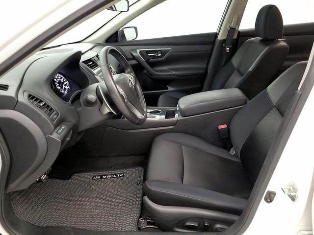 Photo of 2018 Pearl Nissan Altima