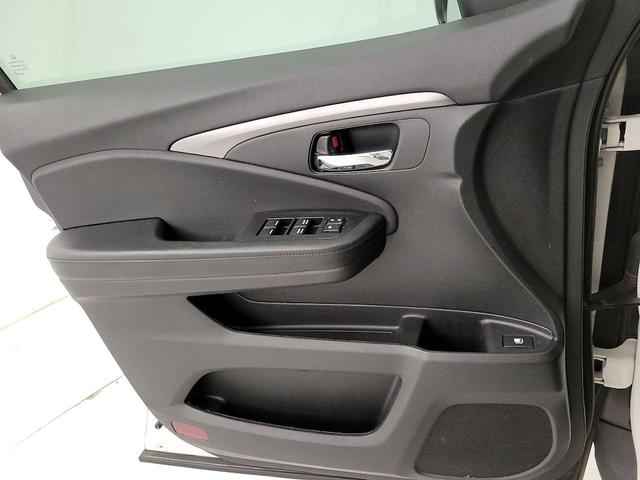 Photo of 2019 White Honda Pilot