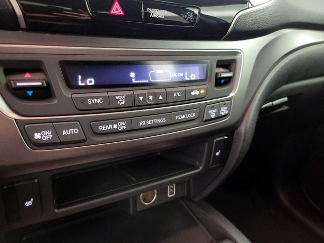Photo of 2019 White Honda Pilot