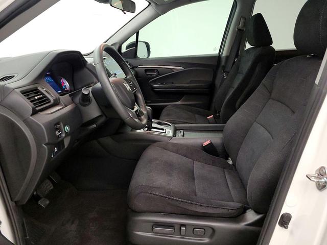 Photo of 2019 White Honda Pilot
