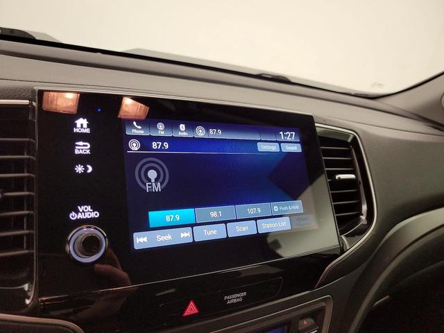 Photo of 2019 White Honda Pilot