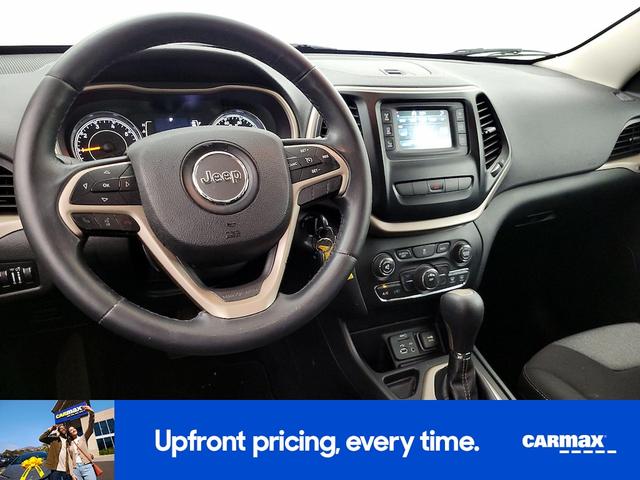 Photo of 2014 Gray Jeep Cherokee