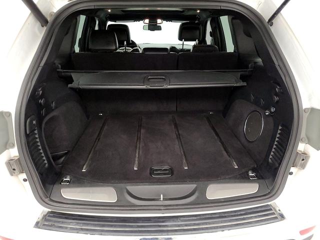 Photo of 2016 White Jeep Grand Cherokee