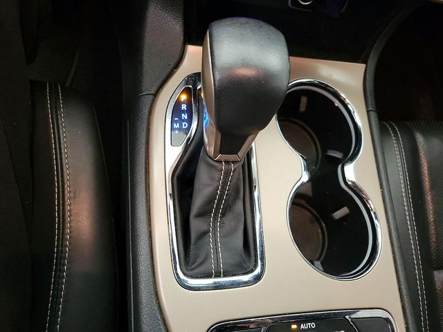 Photo of 2016 White Jeep Grand Cherokee