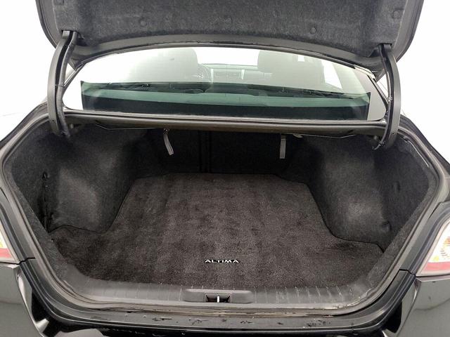 Photo of 2015 Black Nissan Altima