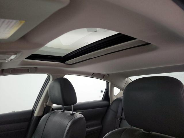 Photo of 2015 Black Nissan Altima