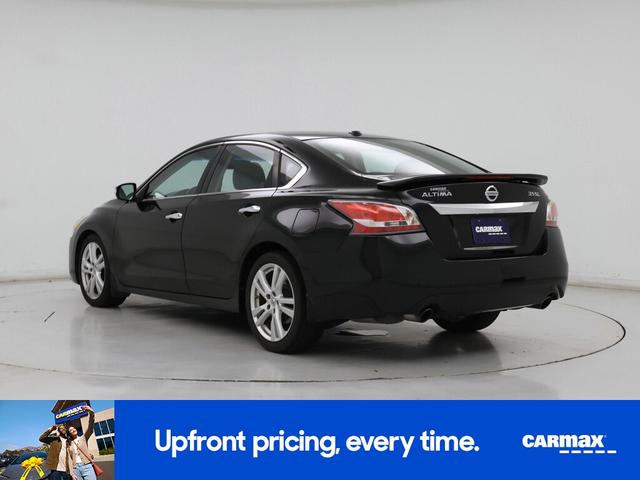 Photo of 2015 Black Nissan Altima