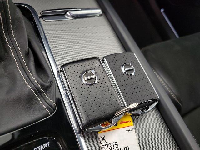 Photo of 2016 Black Volvo XC90