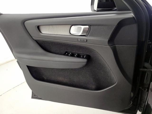 Photo of 2022 Black Volvo XC40