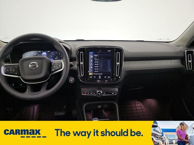 Photo of 2022 Black Volvo XC40