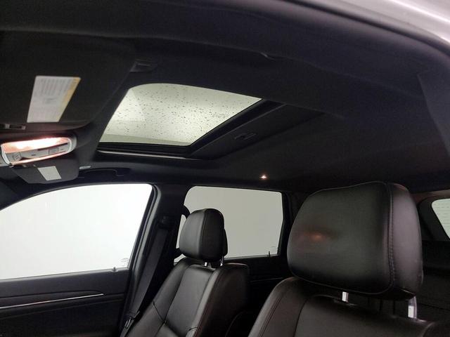 Photo of 2021 White Jeep Grand Cherokee