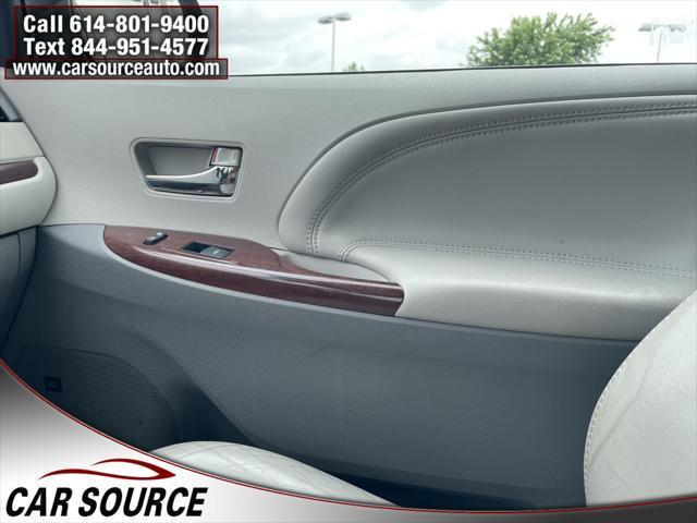 Photo of 2012  Toyota Sienna