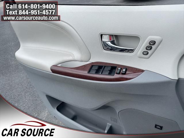 Photo of 2012  Toyota Sienna