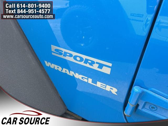 Photo of 2011 Cosmos Blue Jeep Wrangler
