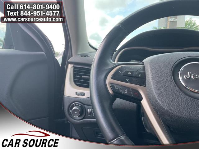 Photo of 2014 Brilliant Black Crystal Pearlcoat Jeep Cherokee