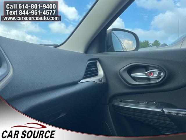Photo of 2014 Brilliant Black Crystal Pearlcoat Jeep Cherokee