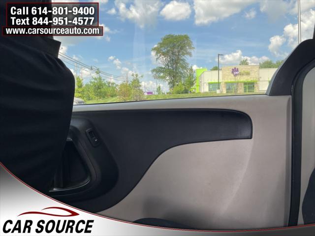 Photo of 2015 True Blue Pearlcoat Dodge Grand Caravan