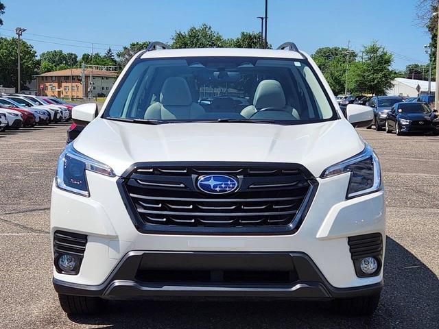 Photo of 2023 Crystal White Pearl Subaru Forester