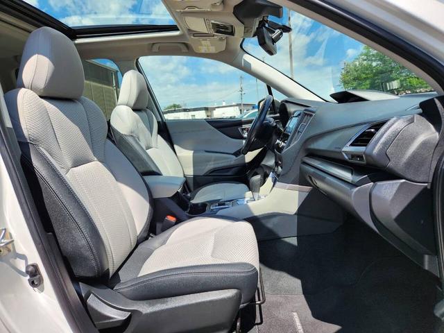 Photo of 2023 Crystal White Pearl Subaru Forester