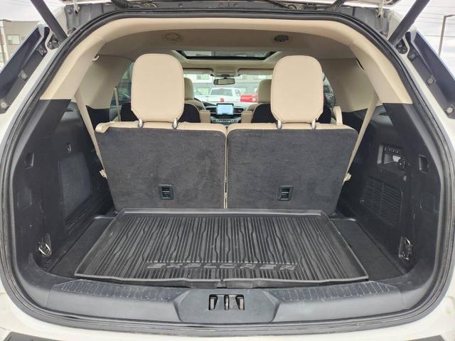 Photo of 2020 White Ford Explorer