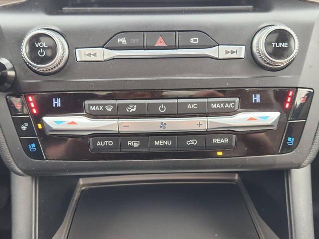 Photo of 2020 White Ford Explorer