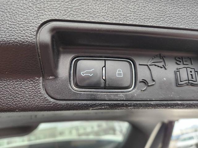 Photo of 2020 White Ford Explorer