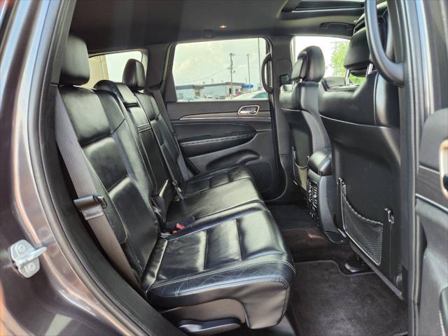 Photo of 2017 Granite Crystal Metallic Jeep Grand Cherokee