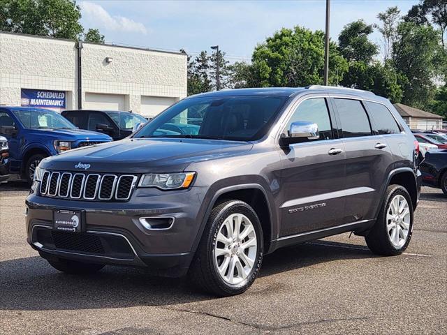 Photo of 2017 Granite Crystal Metallic Jeep Grand Cherokee