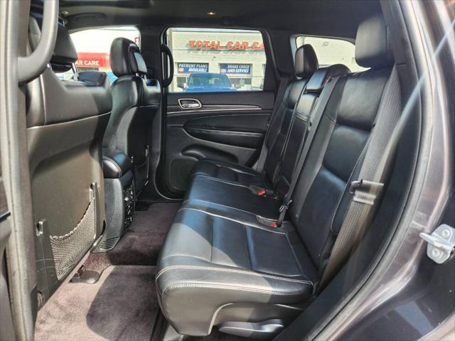 Photo of 2017 Granite Crystal Metallic Jeep Grand Cherokee