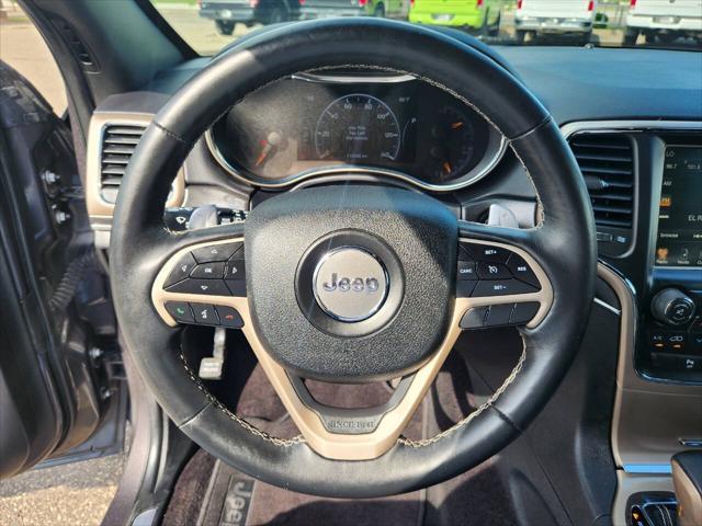 Photo of 2017 Granite Crystal Metallic Jeep Grand Cherokee