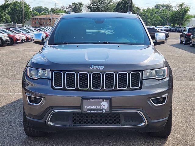 Photo of 2017 Granite Crystal Metallic Jeep Grand Cherokee