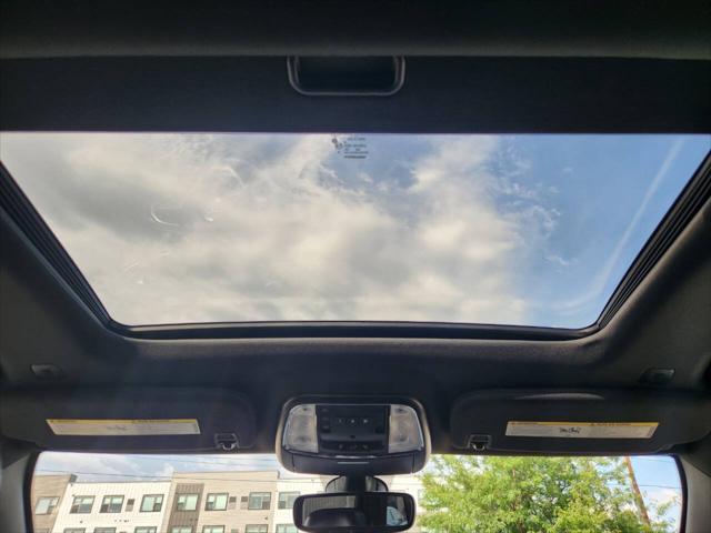 Photo of 2017 Granite Crystal Metallic Jeep Grand Cherokee