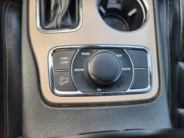 Photo of 2017 Granite Crystal Metallic Jeep Grand Cherokee