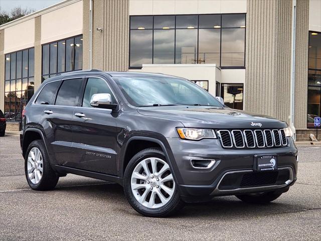 Photo of 2017 Granite Crystal Metallic Jeep Grand Cherokee