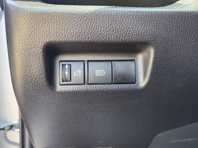 Photo of 2021 Silver Sky Metallic Toyota RAV4
