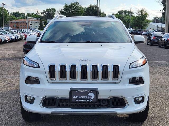Photo of 2017 Bright White Clearcoat Jeep Cherokee