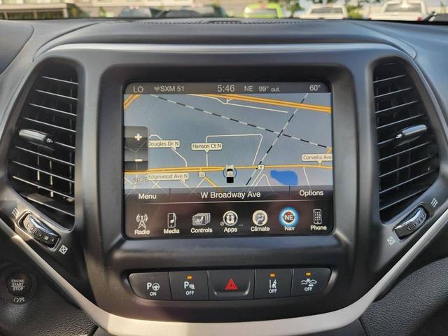 Photo of 2017 Bright White Clearcoat Jeep Cherokee