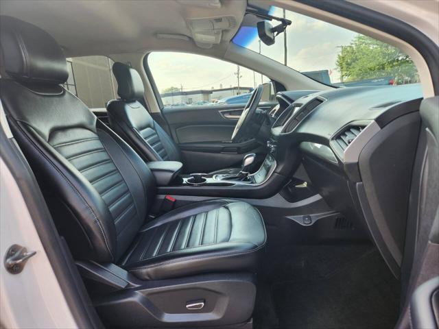 Photo of 2018 White Ford Edge
